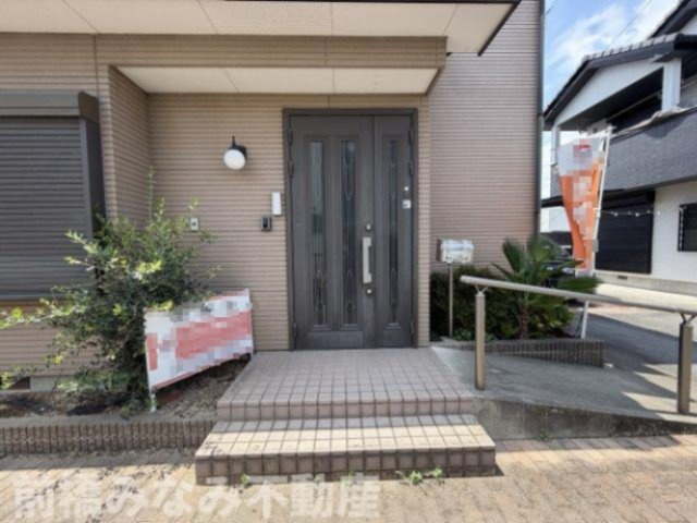 【中古】高崎市飯塚町　４LDKの玄関|シンプルで使いやすい玄関です