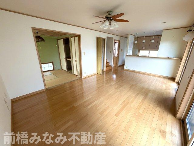 【中古】前橋市箱田町　４LDKの居間・リビング|こちらの居間で趣味の時間をお楽しみください