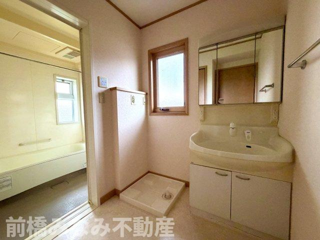 【中古】前橋市箱田町　４LDKの独立洗面台|独立洗面台、小物を置くことができて便利です