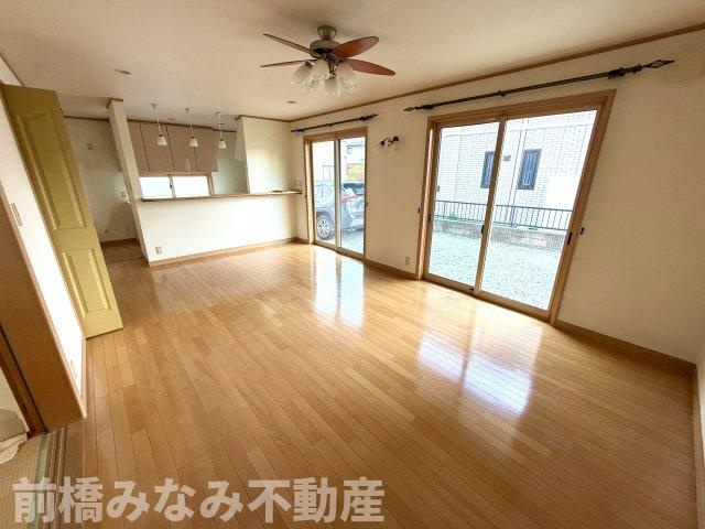 【中古】前橋市箱田町　４LDKの居間・リビング|おしゃれな居間です