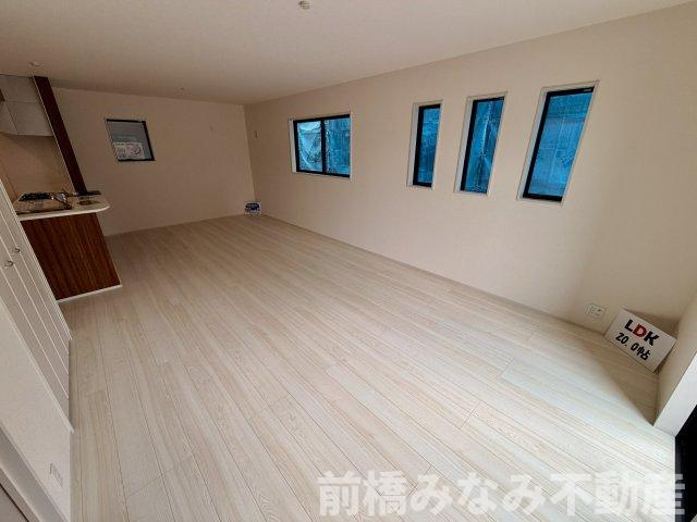 【新築】前橋市小相木町第6　限定１棟　リーブルガーデン　新築建売の居間・リビング|ゆったりとしたリビングです