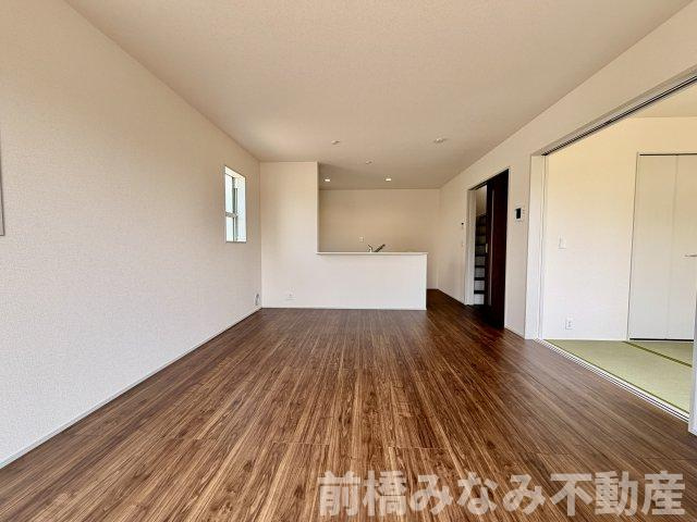 【新築】高崎市箕郷町西明屋　２号棟(全２棟)　リーブルガーデン　新築建売分譲の居間・リビング