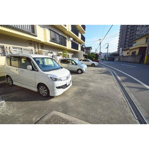 ホワイト･シャンボールの駐車場