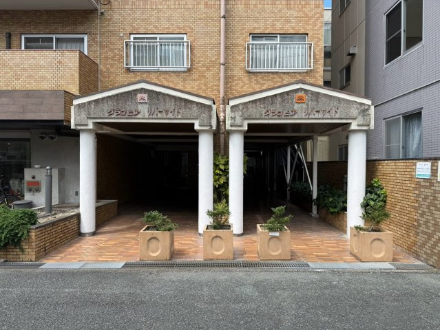 グランピアリバーサイド