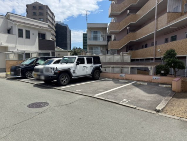 グランピアリバーサイドの駐車場