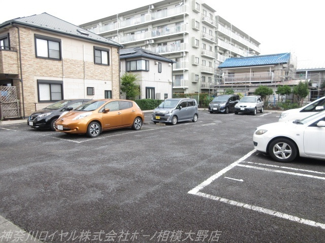 【駐車場】