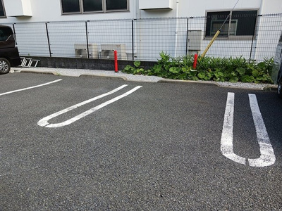 【駐車場】 | ラポレネス | 駐車場に車を止められます