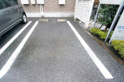 【駐車場】 | サニーハイムⅡ | 駐車場があるので、車を買う予定の方も安心です