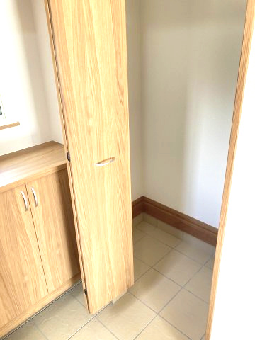 ハートフルタウン前橋市朝倉町3丁目11番　A号棟の収納|【イメージ画像】シューズインクローク付きです♪