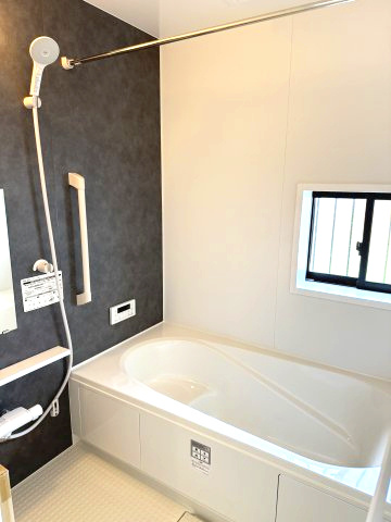 ハートフルタウン前橋市朝倉町3丁目11番　A号棟の浴室|【イメージ画像】１坪タイプのフルオートバスです！
足を延ばして入れる広さなので一日の疲れも癒されますよ♪
室内物干しや浴室乾燥機もあるのでお天気の悪い日にはランドリースペースとしてもご利用できます！