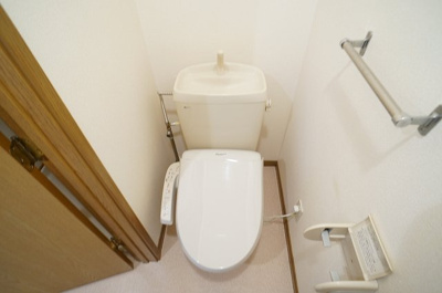 【トイレ】 | アーバンハイツ岩崎Ｃ | 落ち着いたトイレです