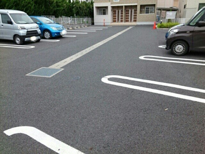 【駐車場】 | かりんＢ | 駐車場があるので、車を買う予定の方も安心です
