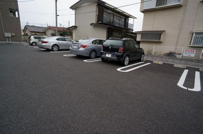 【駐車場】 | エルメゾン | カースペースがあります