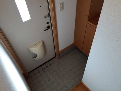 【玄関】 | コンドミニオ・レイナ | シンプルで使いやすい玄関です