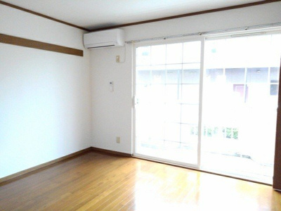 【居間・リビング】 | エクセラン　Ⅰ番館 | こちらの居間で趣味の時間をお楽しみください