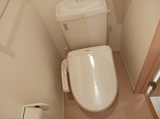 【トイレ】 | アーバンハイツ岩崎Ｅ | ゆったりとした空間のトイレです