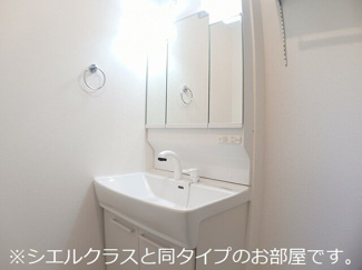 【洗面所】 | セルティーガ | 明るい洗面所です
