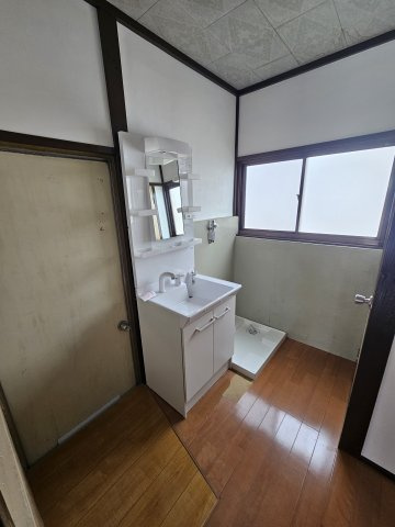 中山住宅の洗面所|明るい洗面所です