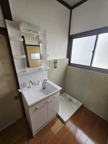 中山住宅の洗面所|ゆったりとスペースのある洗面所