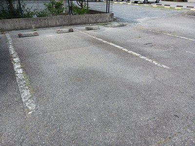 【駐車場】 | コーポモンシェル | 車をお持ちの方に嬉しい駐車場付きの物件です