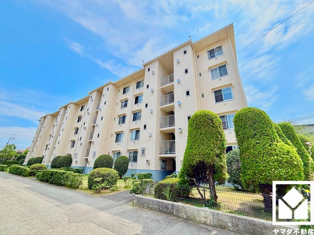 上田東町住宅三号棟の外観|落ち着いた色合いと品のあるデザイン。日々の暮らしに心地よく馴染む佇まい。