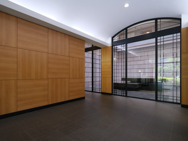 ファミールアクアージュ（2階部分）／仲介手数料無料／新規フルリノベーションのエントランス