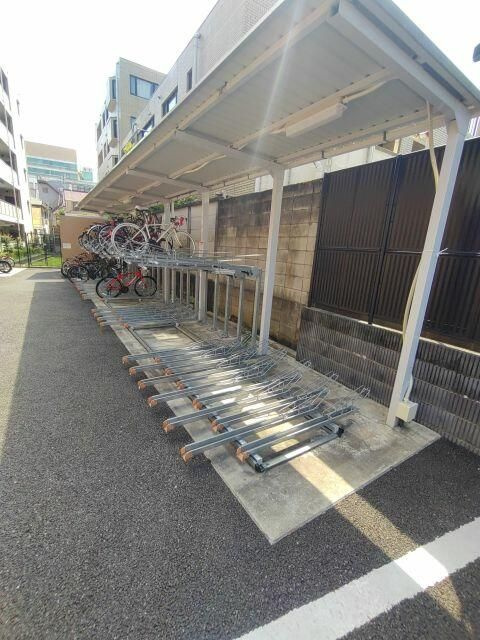 ハーモニーレジデンス新宿四谷の駐車場
