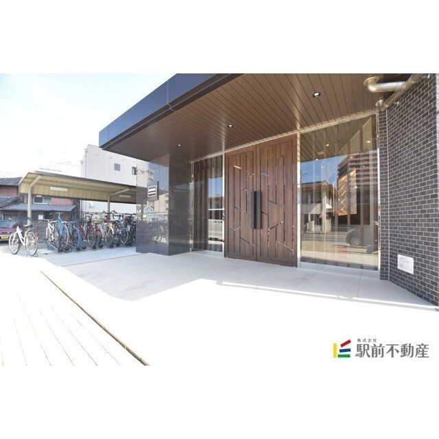 エレガーフツカイチの駐車場