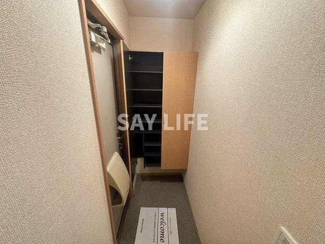 エリチェ青山の玄関