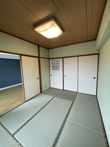 ロイヤルハイツ・Y【駐車場付き】の和室