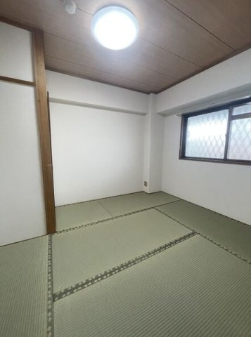 ロイヤルハイツ・Y【駐車場付き】の和室
