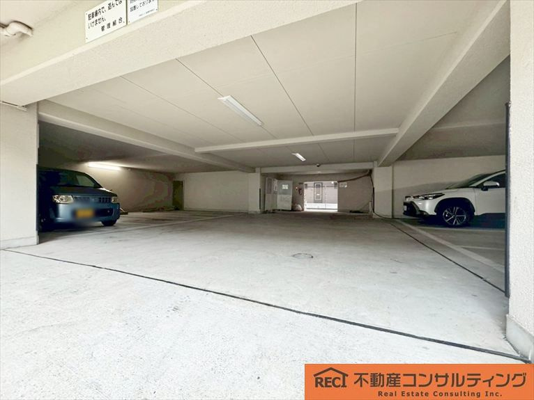 甲南セゾン東灘の駐車場