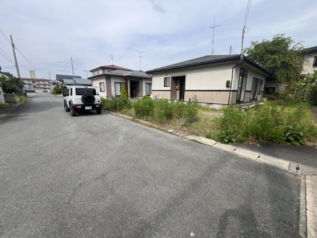 西村山郡河北町谷地字砂田41-4の前面道路含む現地写真|8/18撮影
西側接道は私道（位置指定道路）です。
現在リフォーム内容精査中です◎