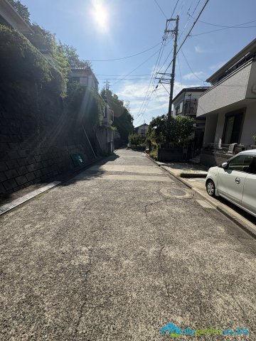 鎌倉市関谷　新築戸建　全２棟１号棟の前面道路含む現地写真