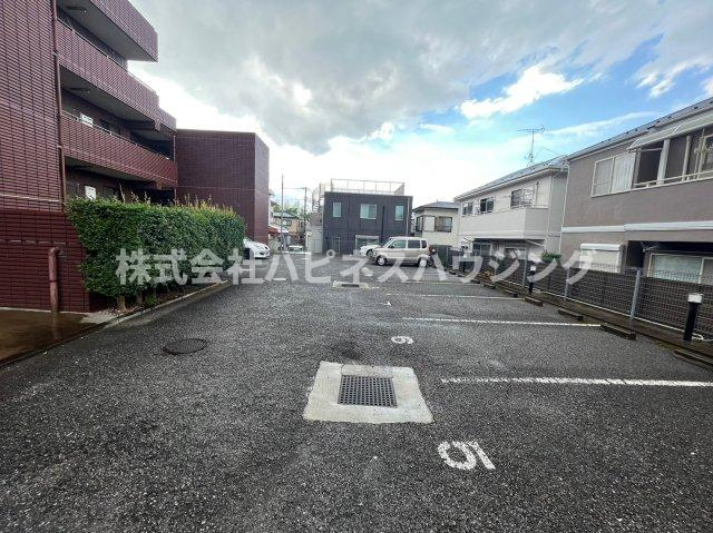 木崎台マンションの駐車場