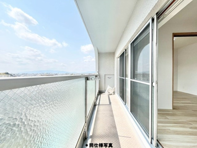 【バルコニー】 | 東急ドエルアルス藤白台 | 弊社のファイナンシャルプランナーより、将来に向けた資金計画・住宅ローンの無料相談が皆様に大変ご好評頂いております！物件ご購入の前に、まずはお気軽にご相談くださいませ。