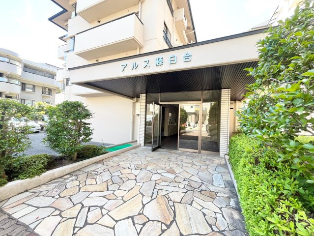 【エントランス】 | 東急ドエルアルス藤白台 | エイブルだけの嬉しいサービス、ご用意しております。詳細は、お気軽に当社までお問合せ下さいませ！