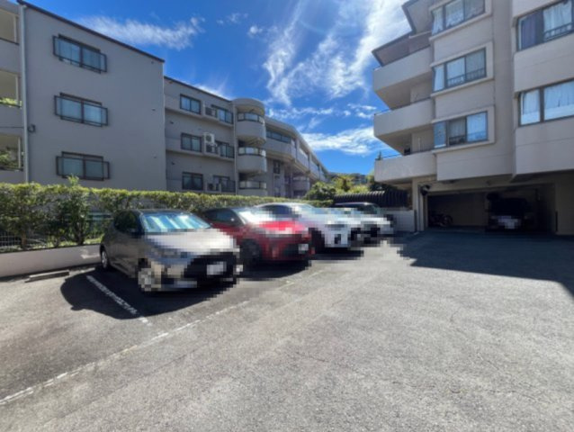 【駐車場】 | 東急ドエルアルス藤白台 | サイトに掲載されていない箇所の写真、撮影してお届けさせて頂きます！気になる物件で、見たい部分の画像が無い場合は、弊社スタッフまでご連絡下さいませ。お客様の気になる箇所を、カメラにて撮影して参ります！