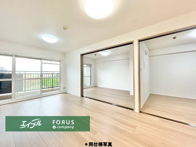 【居間・リビング】 | 東急ドエルアルス藤白台 | エイブルだけの嬉しいサービス、ご用意しております。詳細は、お気軽に当社までお問合せ下さいませ！