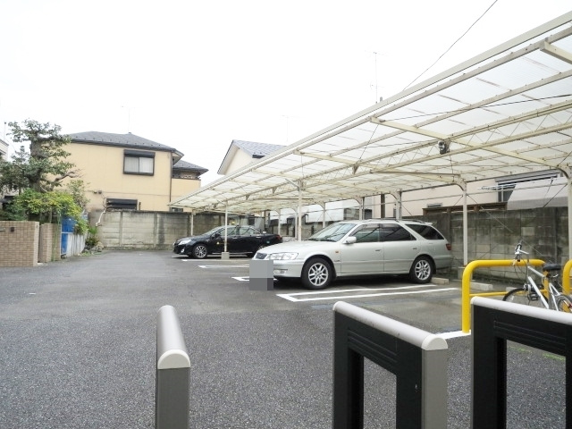 ハイツ　アゼリアの駐車場|敷地内の駐車場♪