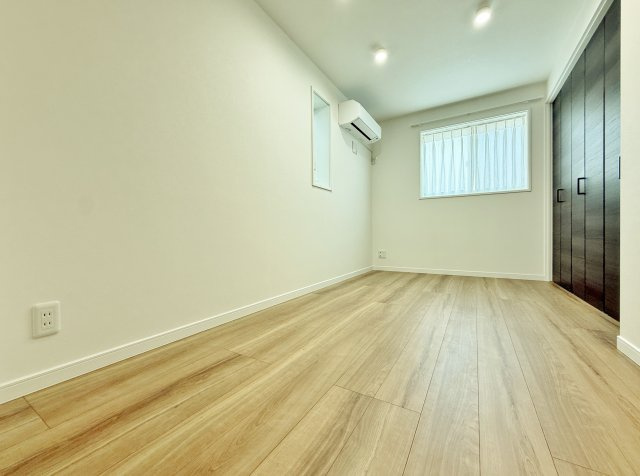 文京区千石2丁目の洋室|3階5.6帖洋室
こちらのお部屋にもエアコンを新規設置いたしました
新たに3台エアコン新規設置済みです