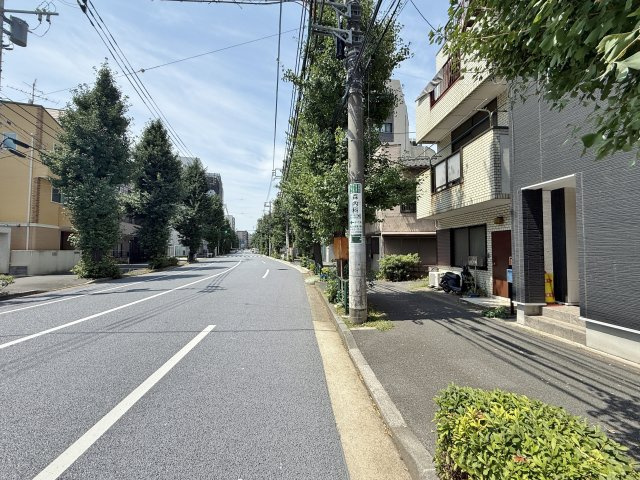 文京区千石2丁目の前面道路含む現地写真|前面道路はn南西側約19ｍ公道
広々とし開放感溢れる立地
歩道も整備され安心です
