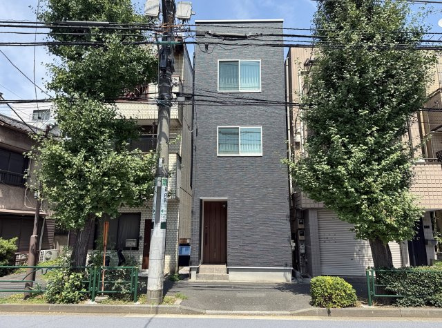 文京区千石2丁目の外観|【令和2年築　家具付　新規リノベーション戸建】
―耐火木造―
暮らしやすい住まいのコンシェルジュ”インテリアコーディネートサービス付”
是非現地にて実際にご見学ください♪♪