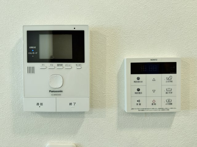 文京区千石2丁目のセキュリティ|【TVモニター付きインターホン】
インターホンの映像で来訪者の声と顔を確認後鍵を解錠することができるTVモニター付きインターホン完備