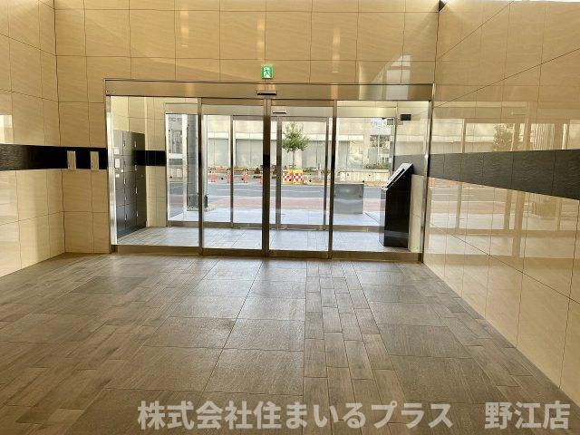 フォーリアライズ城東ファインのエントランス
