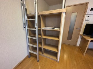 【寝室】 | レオパレスヴィクトリア | 落ち着いた色調の寝室です