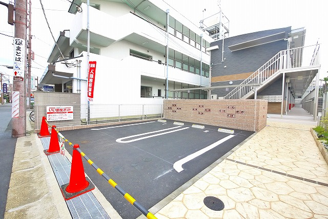 ＡＬＨＯＵＳＥ南城戸の駐車場|カースペースがあります