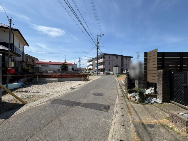 クワイエ　羽島郡岐南町八剣北第6　全1区画分譲の前面道路含む現地写真|「現地（2026年7月31日）撮影」　
■前面道路　
■ヤマダ不動産　株式会社リライフ