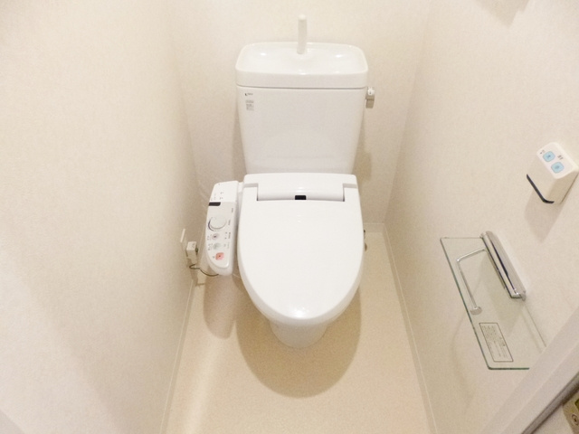 グラントゥルース東十条のトイレ|トイレは温水洗浄機能付きです☆