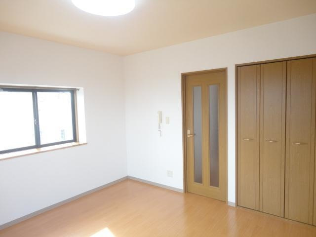 アネックス深谷の洋室|別部屋反転間取りのお写真となります。